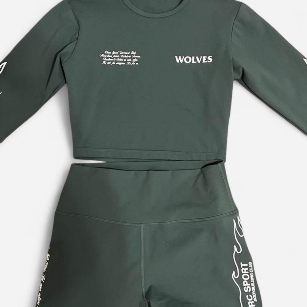 Darc sport WOLVES Dark Green Crop Top & High-Waist Shorts Set